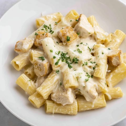 Chicken Alfredo Creamy Bake